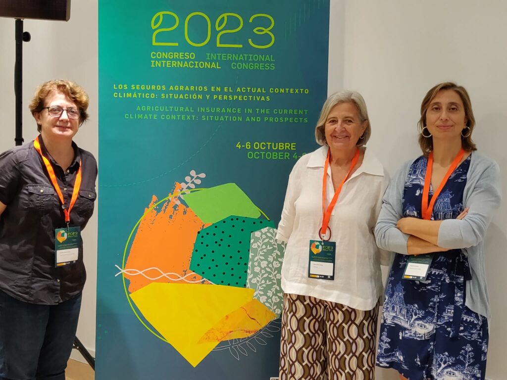 CEIGRAM researchers Ana María Tarquis, Isabel Bardají and Margarita Ruiz, with the Congress poster