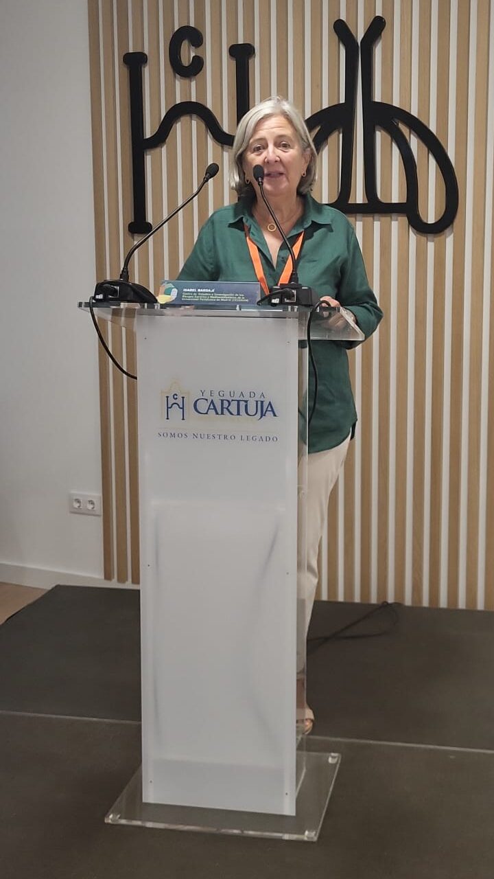 Isabel Bardají impartiendo su ponencia